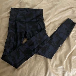 Lululemon Leggings Black and Gray Camo Size 2 with Pockets!!!
